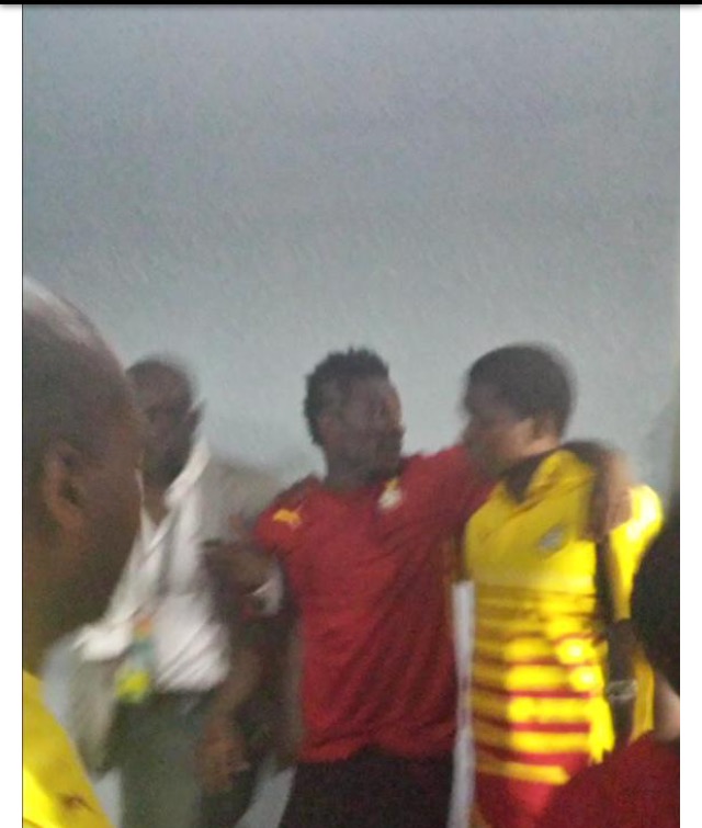 AFCON 2015: Anxious wait as Ghana skipper Asamoah Gyan suffers injury against Guinea
