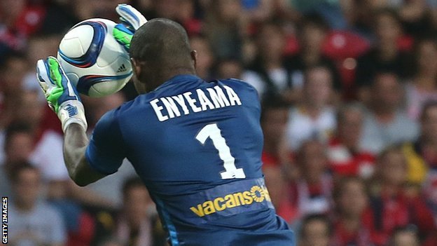 Vincent Enyeama signs Lille extension
